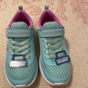 Sketchers memory foam aqua sneakers girls size 11.5 new in box
